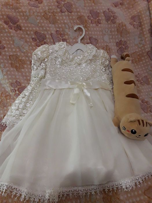 Платье нарядное на 2-3 годика