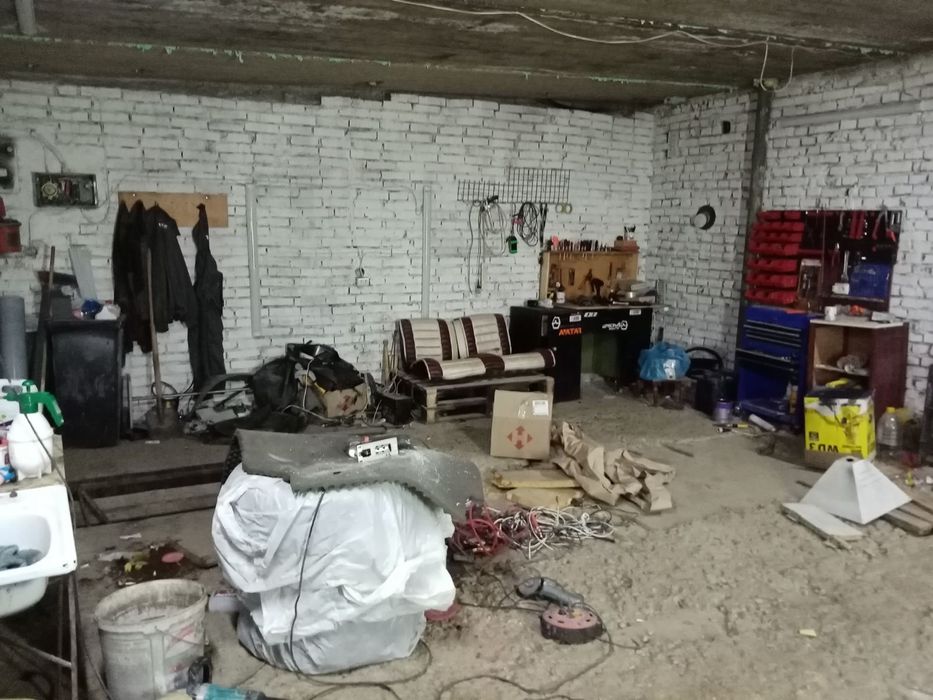 Терміново Продам два спарених гаража,приватизовані ,цегляні,ГБК 16