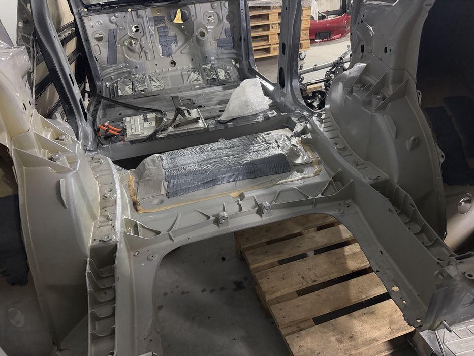 Tesla model y кузов чверті