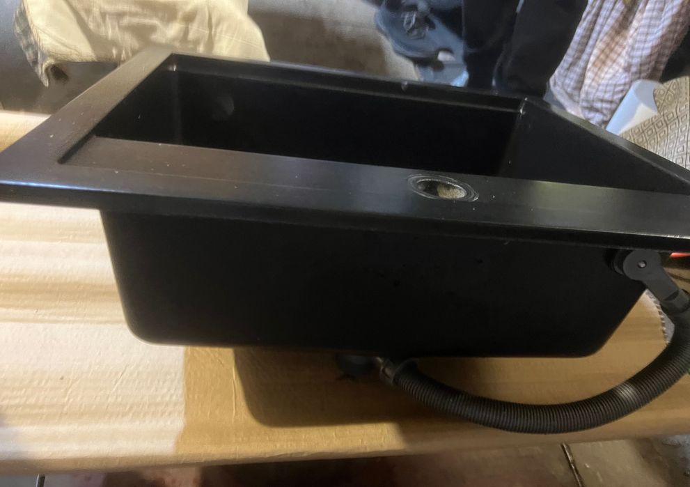 Мийка кухона чорна