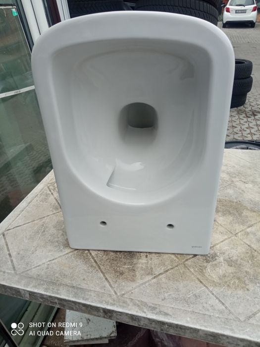 Sedes podwieszany w bardzo dobrym stanie Cersanit