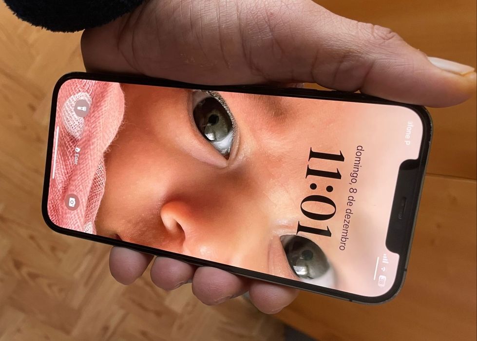 IPhone 12 Pro Max a trabalhar como novo