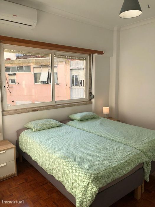 Quarto - localizado em Arroios Lisbon