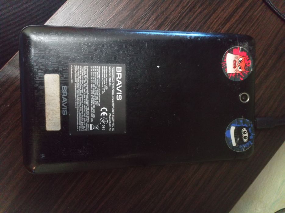 Планшет BRАVIS в гарному стані