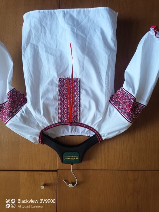 Вишиванки,дитячі і жіноча.