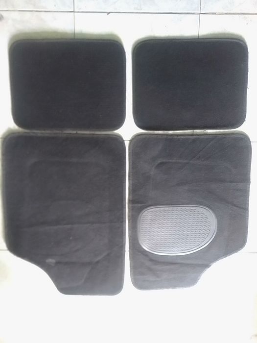 Conjunto de tapetes de carro