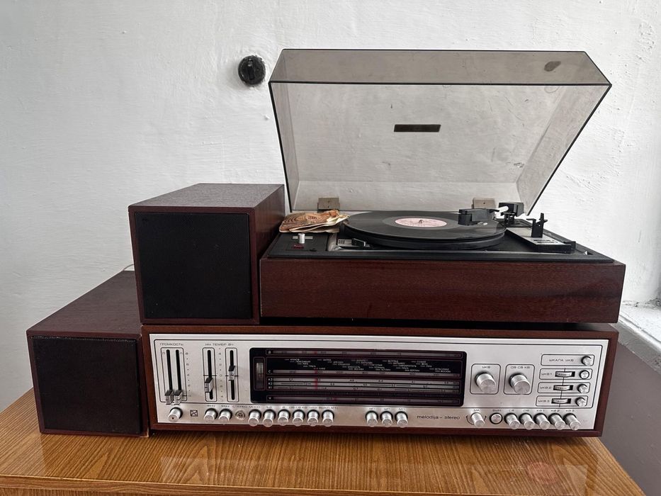 Продаж радіо техніки. Melodija stereo 104