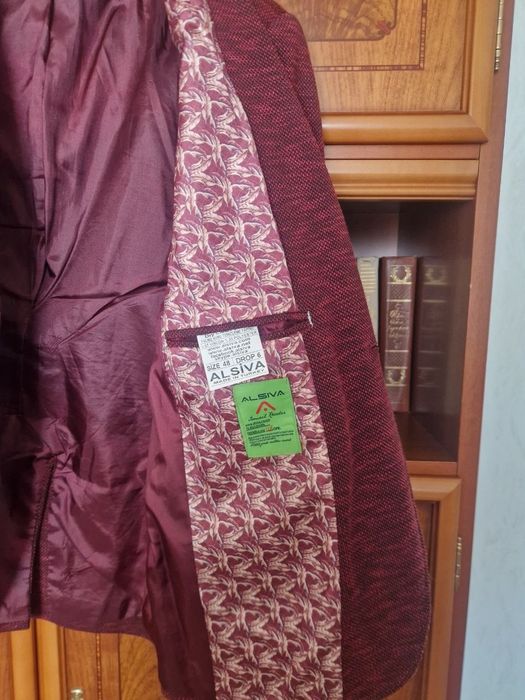 Малиновий піджак