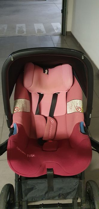 Carrinho de bebé, incluindo a cadeira tipo ovo.