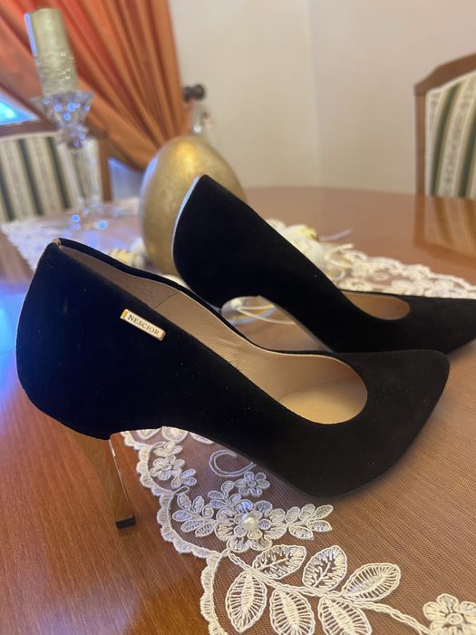 Продам елегантні фірмові туфельки(натуральний замш)