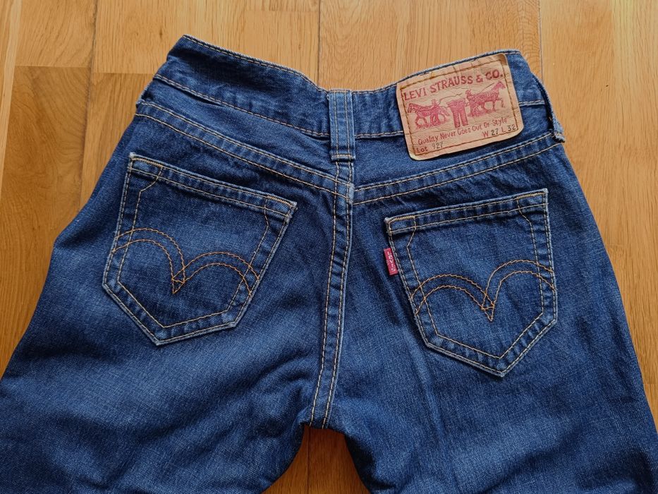 2 Calças de ganga Levi's Strauss Originais de mulher W27 L32.