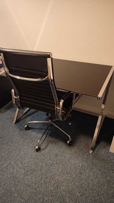 Stół i fotel  biurowy