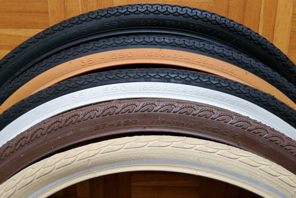 Pedais, pneus, bomba, selim, corrente, punhos e buzina de bicicleta