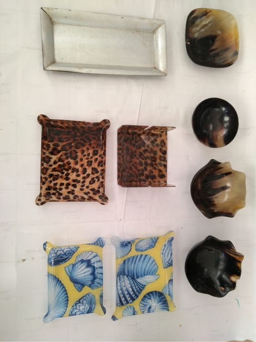 Pratos e Taças de mesa e guardanapos - peças NOVAS de antigo stock