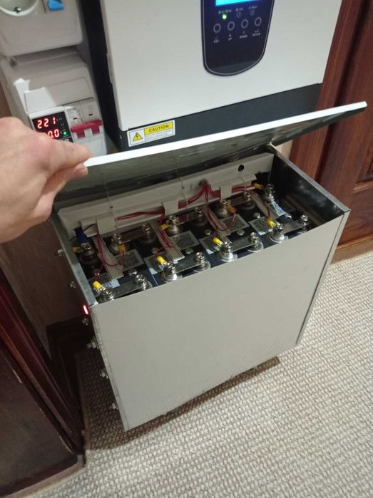 Зарядна станція, резервне 2,5 - 4кВт, ДБЖ LiFePO4 інвертор