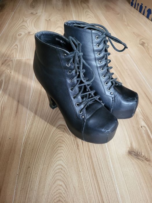 Buty lity na obcasie