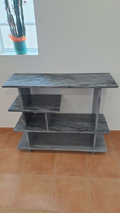 Estante em pedra
