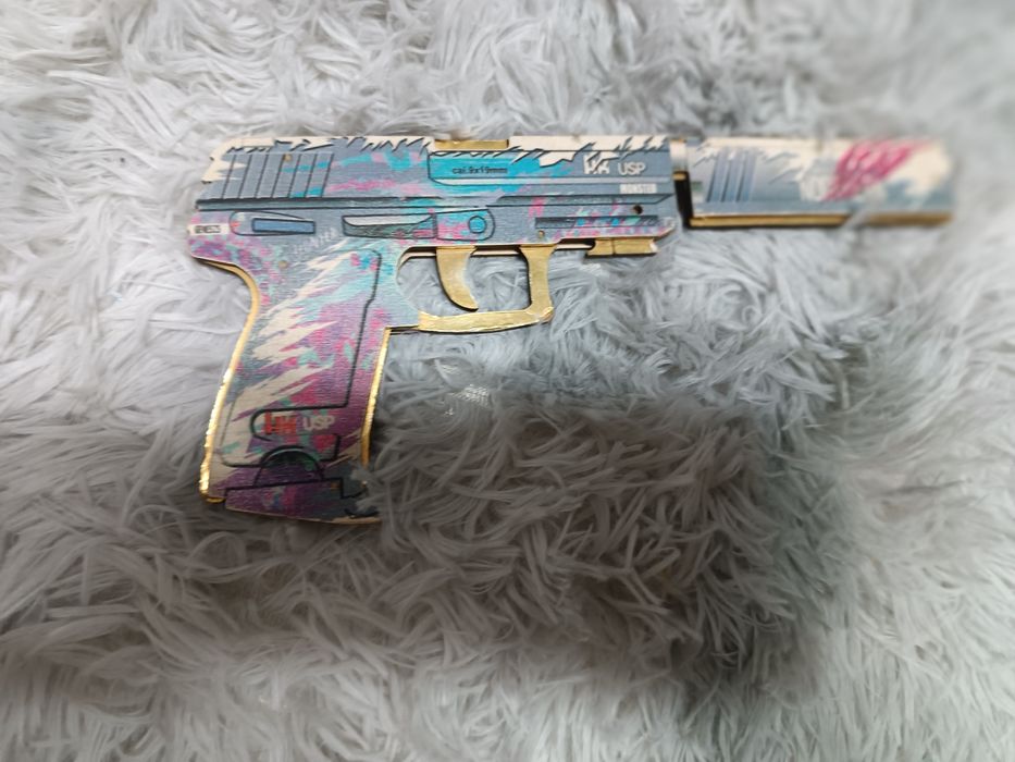 іграшковий дерев'яний пістолет на резинках