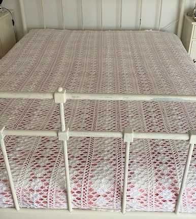 Colcha de renda feita à mão