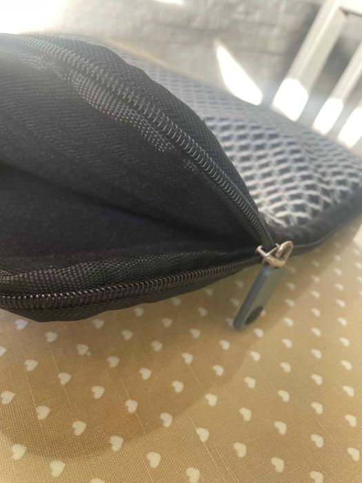 Etui na laptopa z grubego materiału