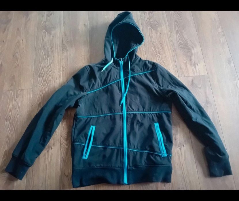 Bluza czarna z niebieskim kaptur