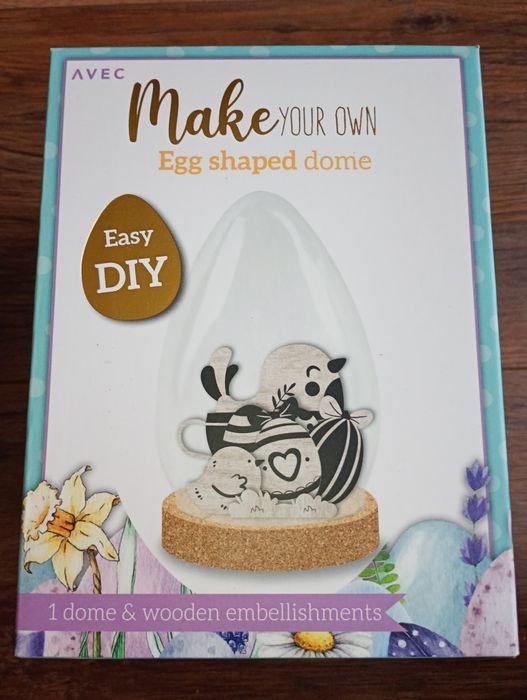 Nowe szklane jajko wielkanocne w drewnianymi ozdobami 16,1 x 12 cm