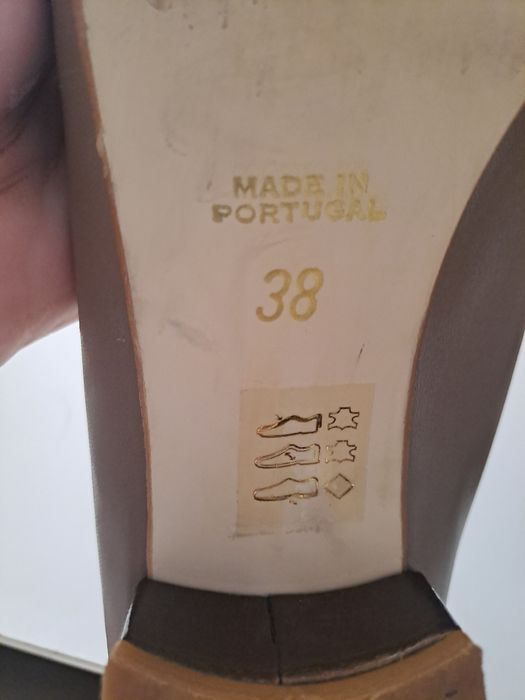 Sapatos rasos em pele (comprados na sapataria Max)