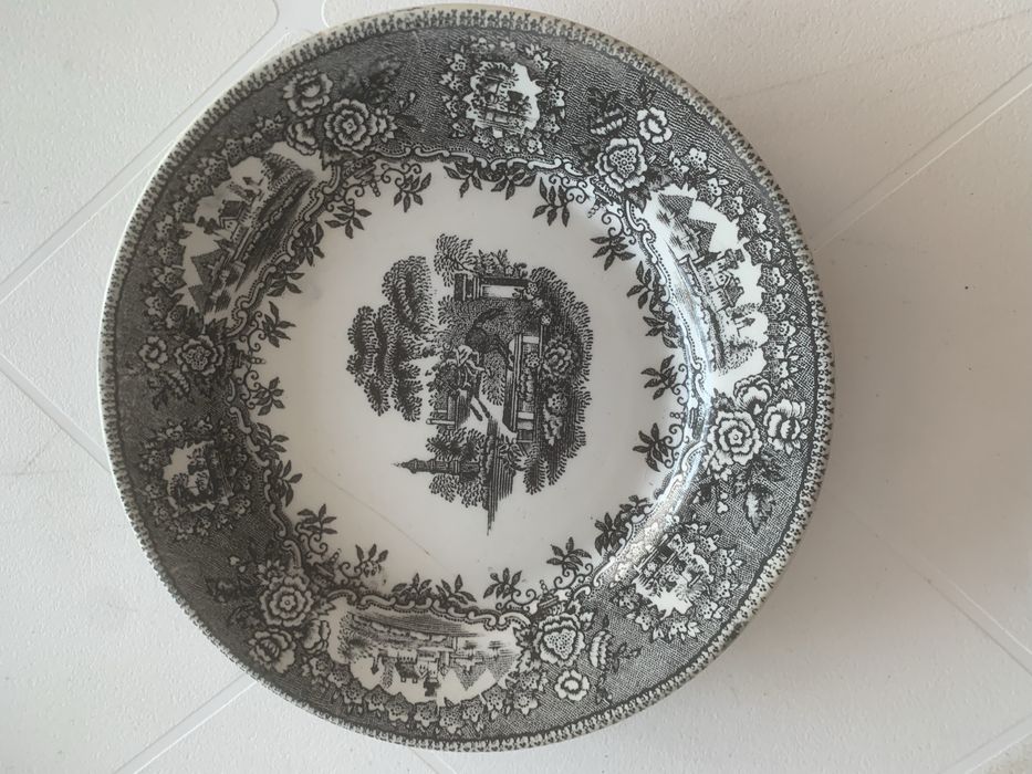 Prato Estatua loiça de sacavem 18,5 cm