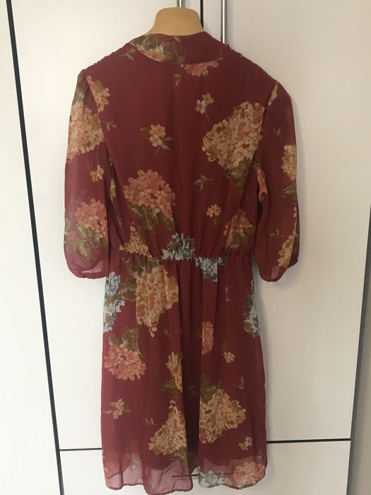 Продам сукню гарну