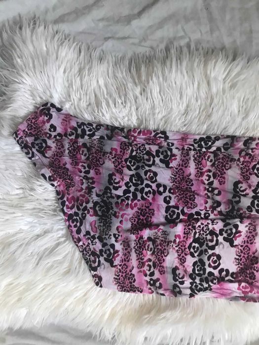 T-shirt 100% Algodão assimétrica com estamapado leopardo