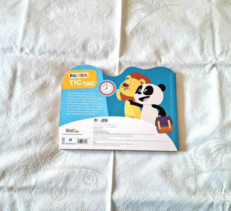 Livro do Panda para ensinar a ver as horas