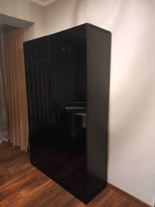 Sprzedam czarną komodę