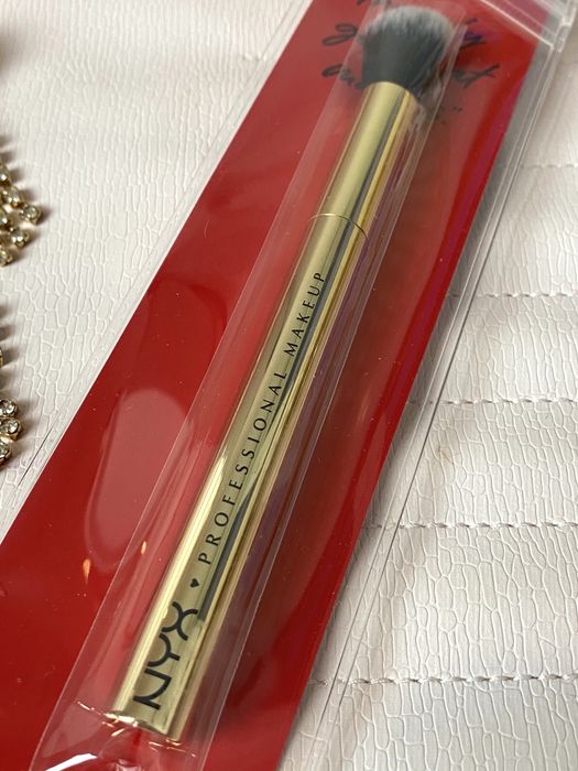 Pędzel do twarzy nyx la casa de papel dom z papieru nowy na prezent