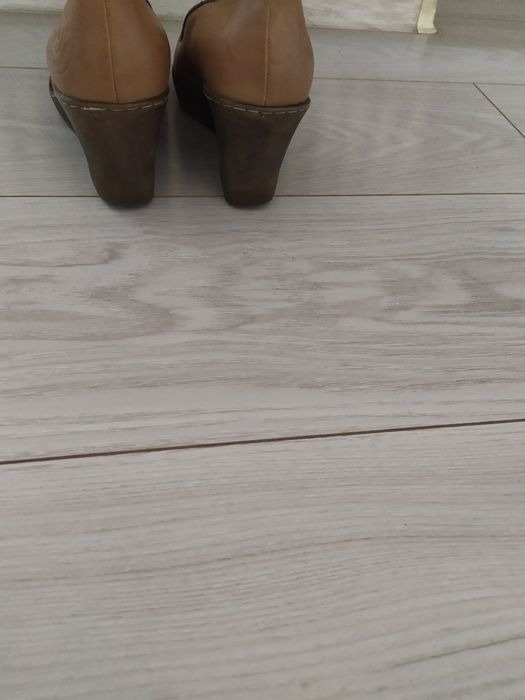 Damskie buty na koturnie rozmiar 38