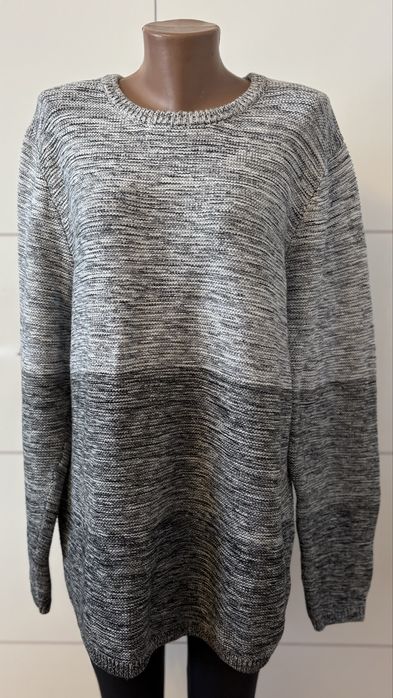 Светр оверсайс , розмір S/M , cтан гарний .