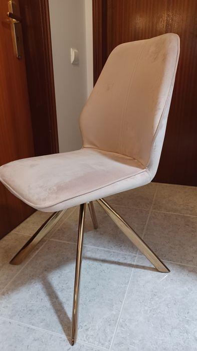 Cadeira giratória rosa e dourado