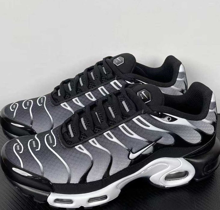 Air Max TN Plus metaliczne srebro R.43