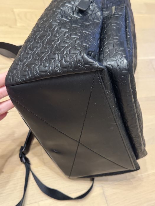 Рюкзак Calvin Klein Debossed Monogram Backpack (черный)
