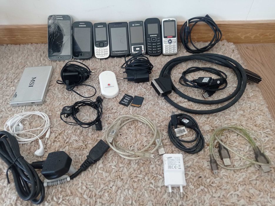 Lote telemóveis usados