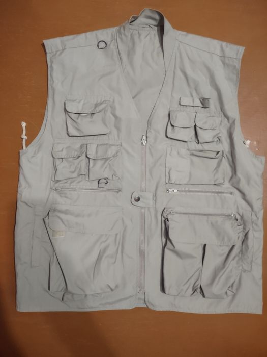 Продам охотничью мужскую жилетку