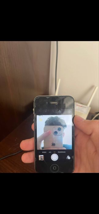 Iphone 4s z ladowarka