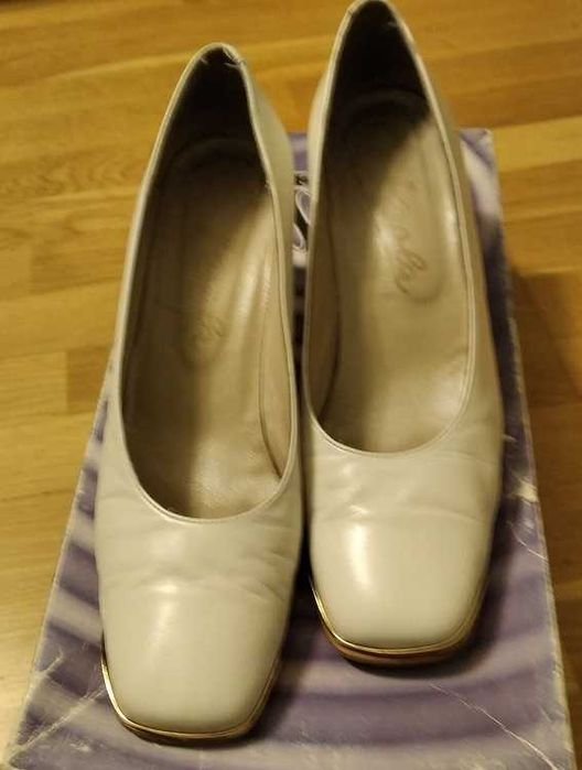 Hiszpańskie skórzane czółenka Lorena ecru na ślub rozmiar 37 38