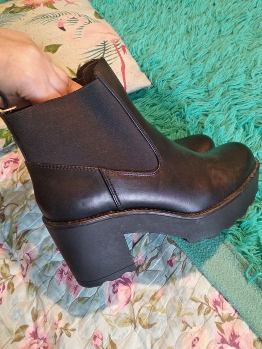 botas novas, pretas, de pele, tam 40/41 portes incluidos