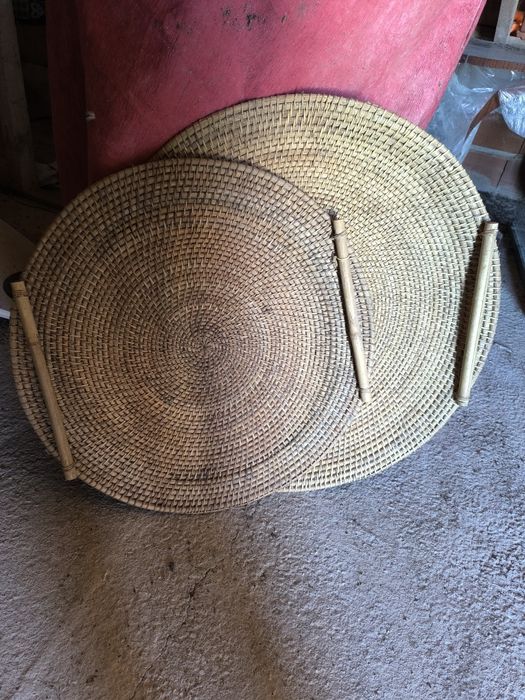 Pratos decorativos grandes em vime