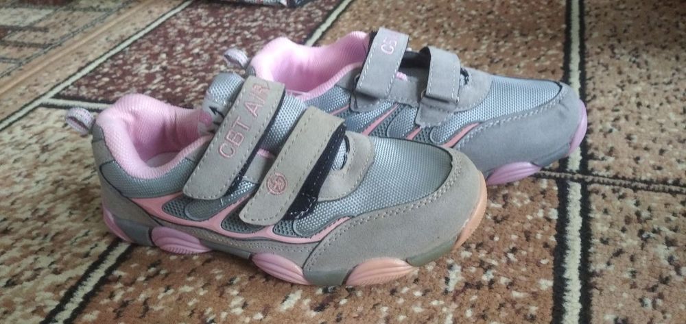 Кроссовки на девочку