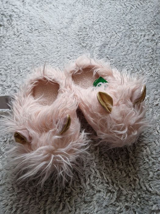 Nowe kapcie ciapy obuwie domowe