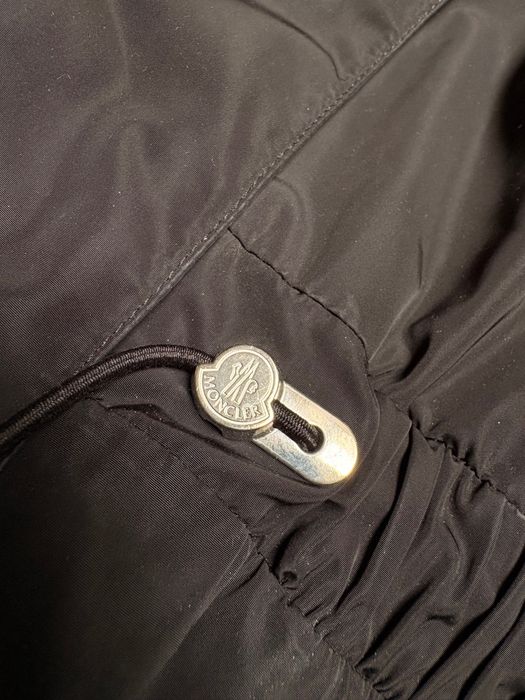 Kurtka damska Moncler Ocre – Czarna, Rozmiar S, Stan idealny