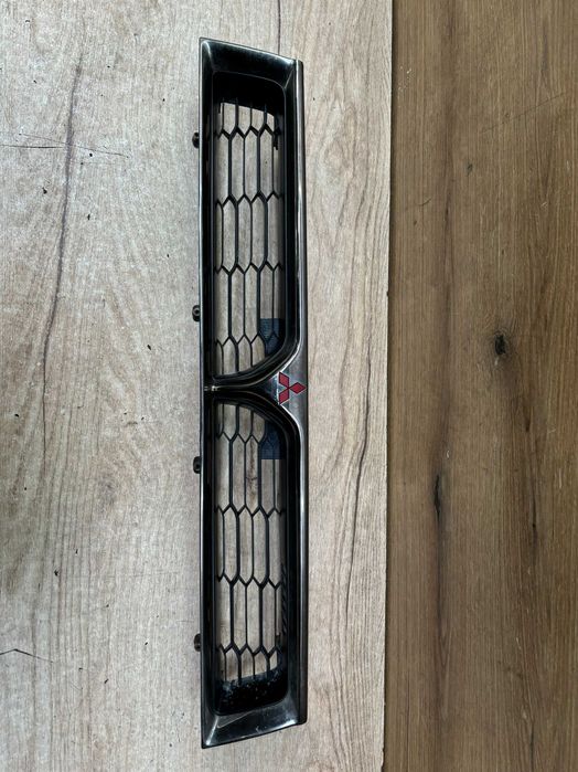 Grill atrapa zderzaka Mitsubishi Galant VII