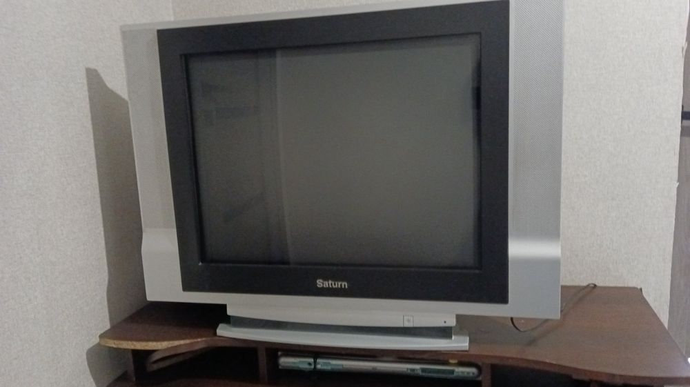 Телевізор сатурн ST 29F2