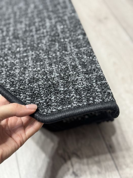 Продам килимки для сходів